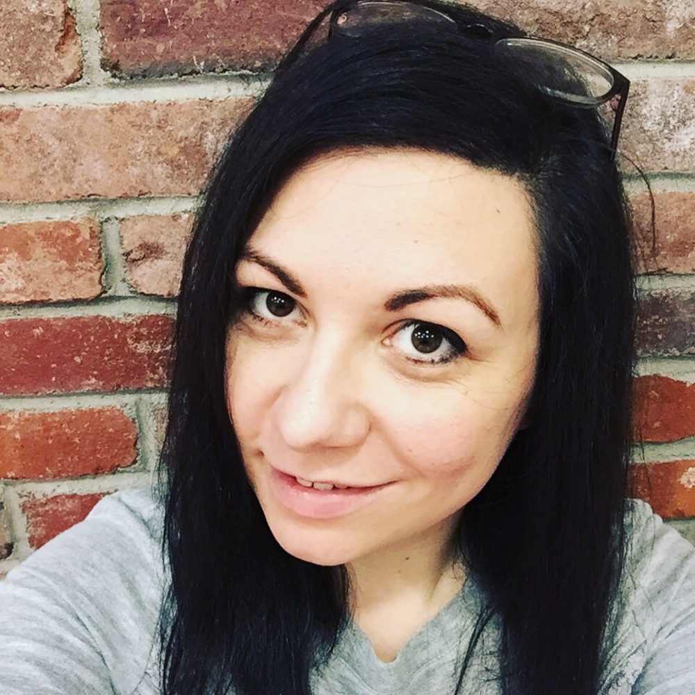 Meet your Posher, Simona